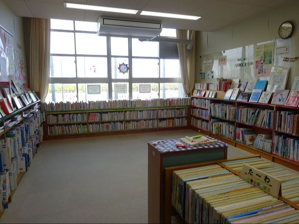 北島図書館児童書コーナー